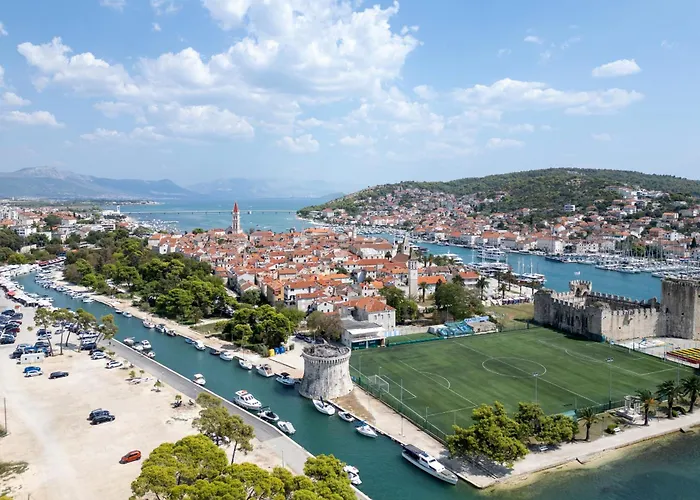 With Parking Space - 15349 Trogir
